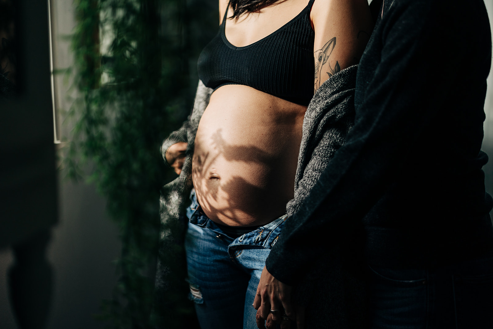 In-home maternity photos in Cheyenne, Wyoming. 