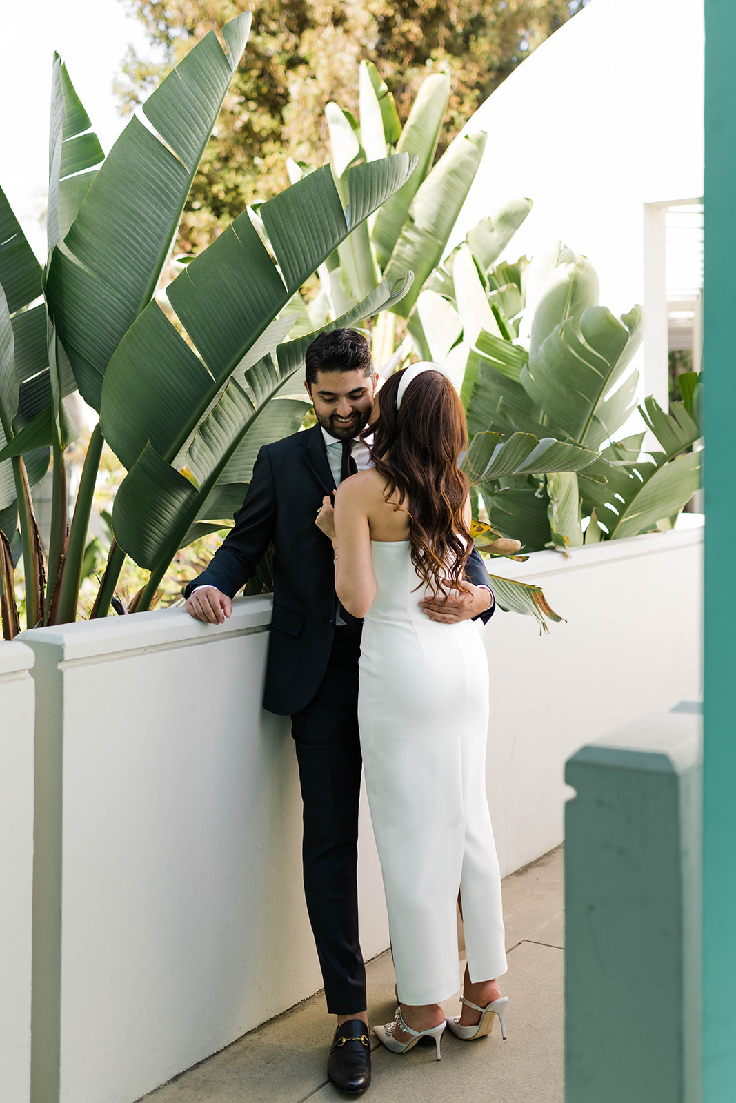 Intimate whispers with couple at Beverly hills city hall