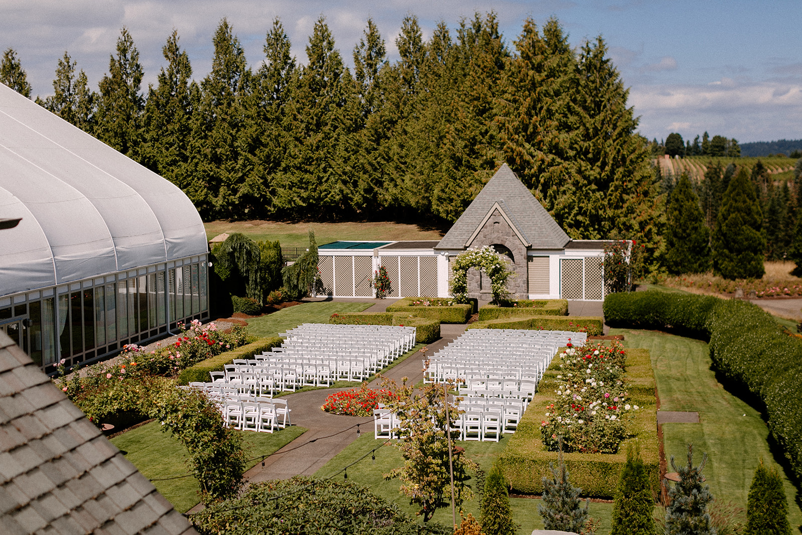 An ariel view of the Oregon Golf Club wedding ceremony garden.