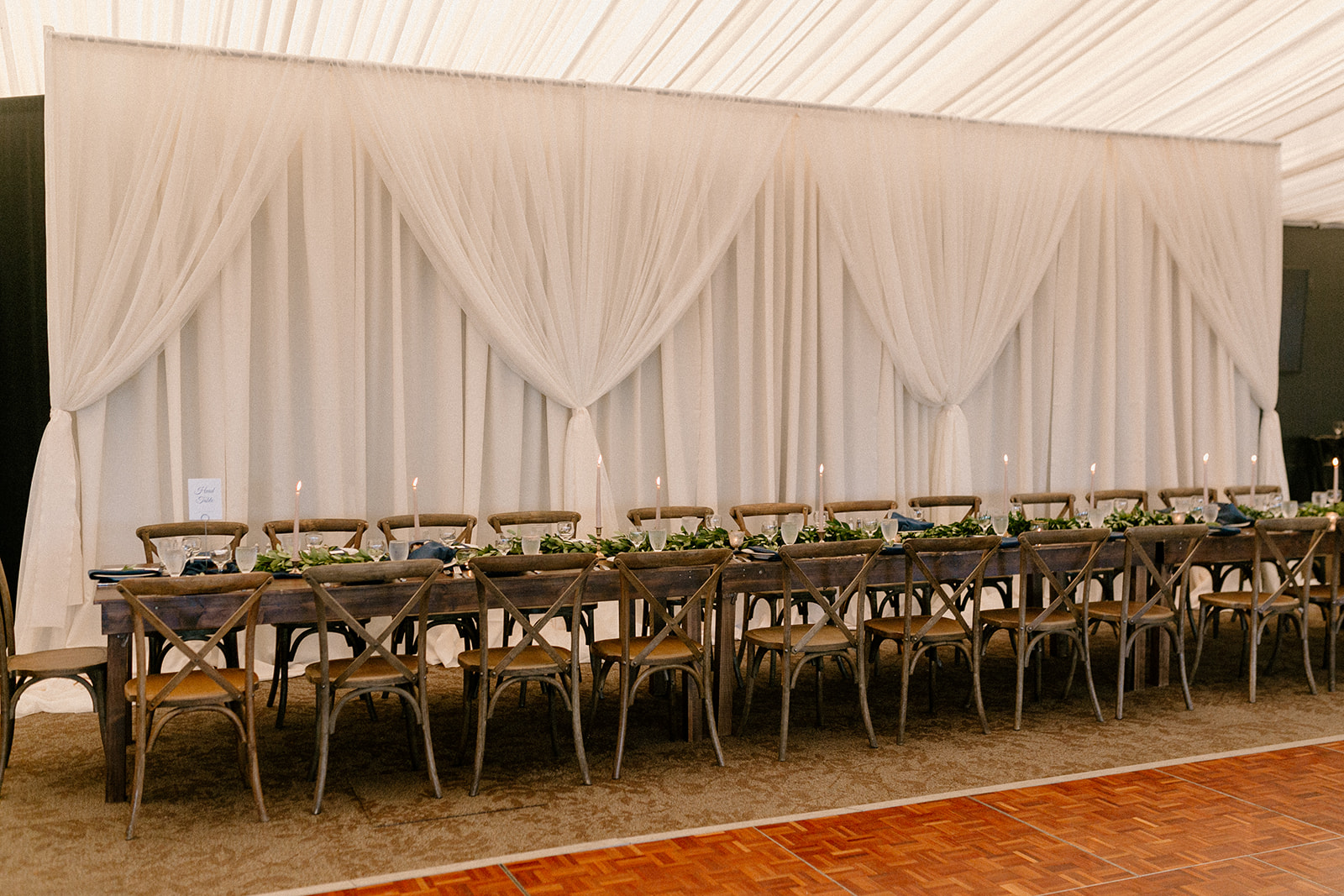 A reception tablescape at an Oregon Golf Club wedding. 