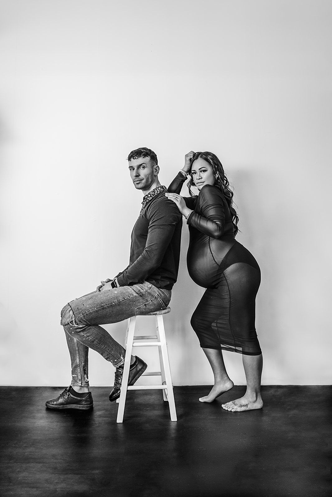 A timeless photoshoot with an expecting mother and father in Edmonton Alberta 