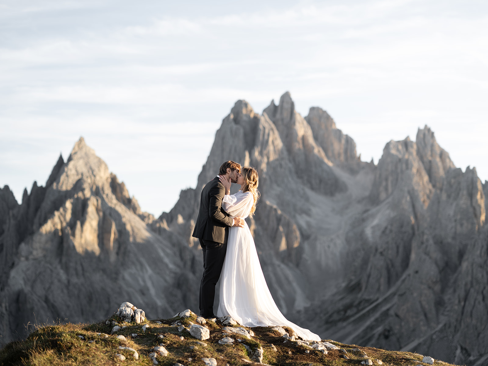 couple kissing during their elopement int he dolomites 