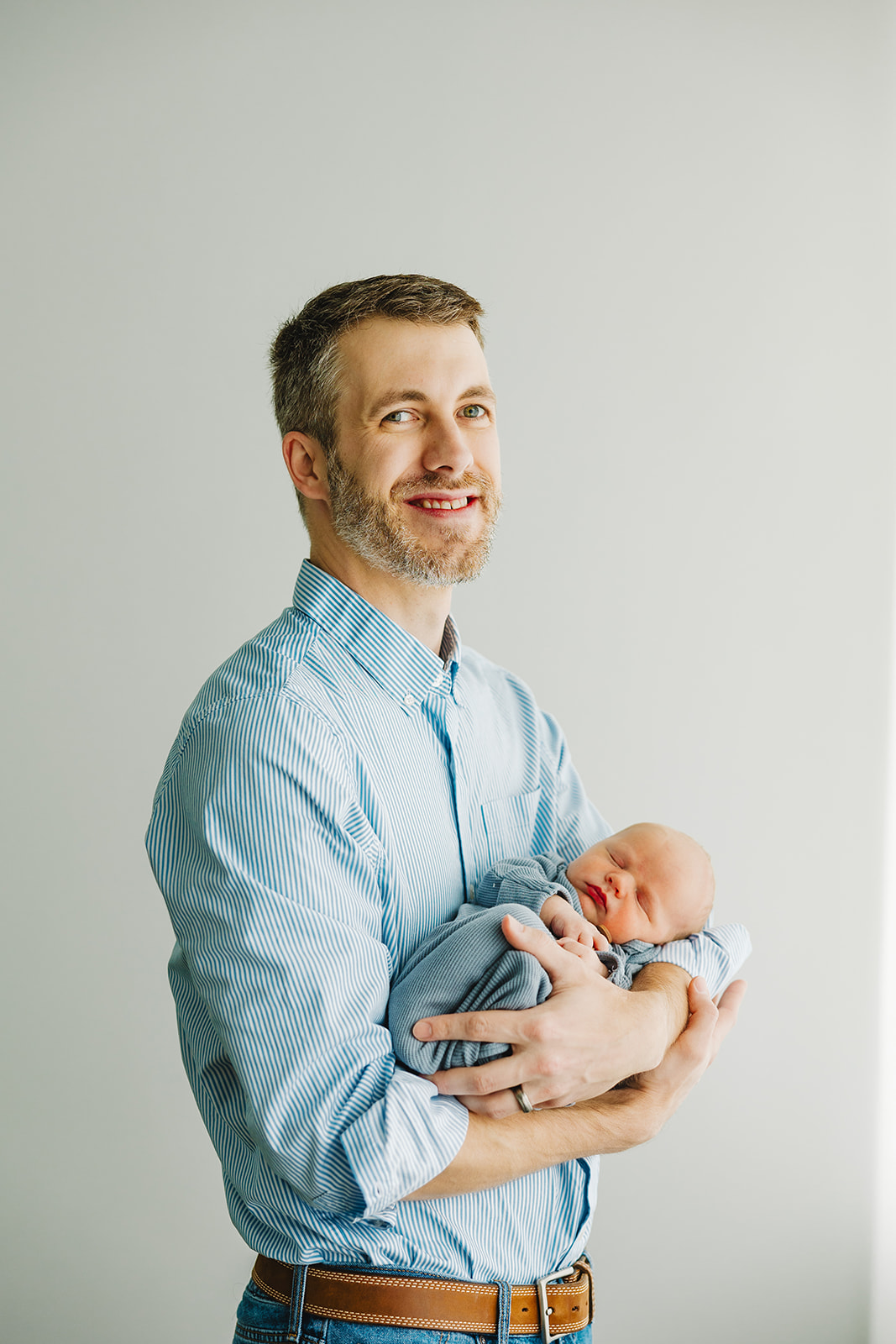dad and baby photos in studio