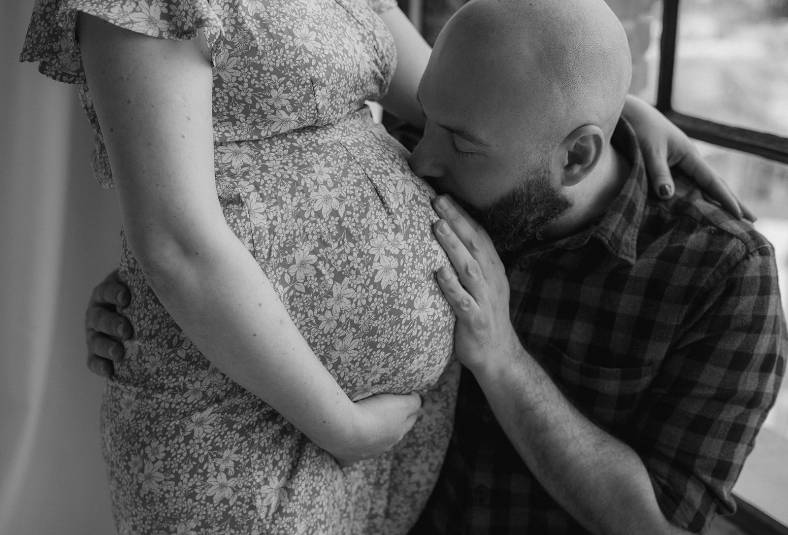 Dad kisses mother's pregnant belly