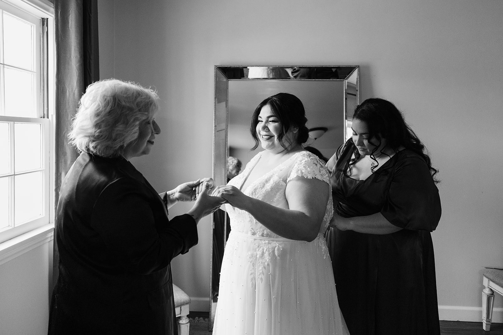 Bride gets ready with the help of her mother and sister