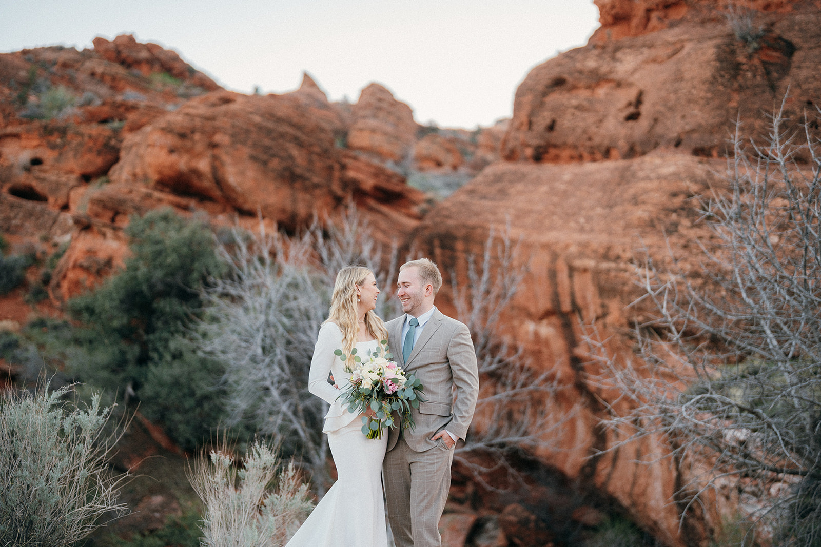 wedding couple red cliffs reserve