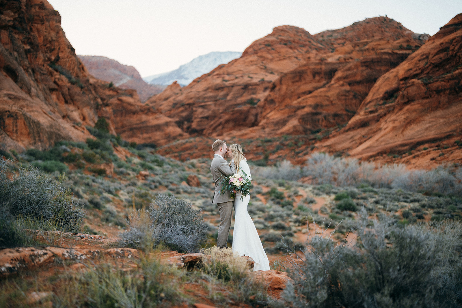 wedding in red rock canyon utah