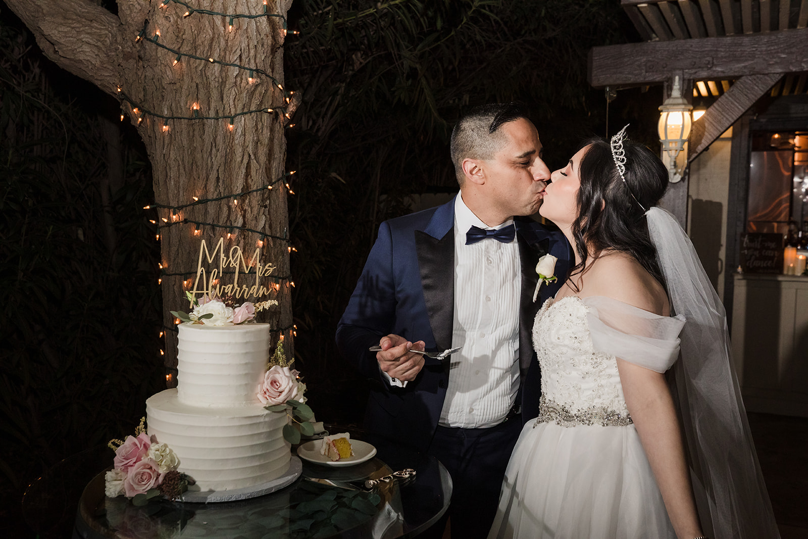 Newlyweds kiss after cutting the cake