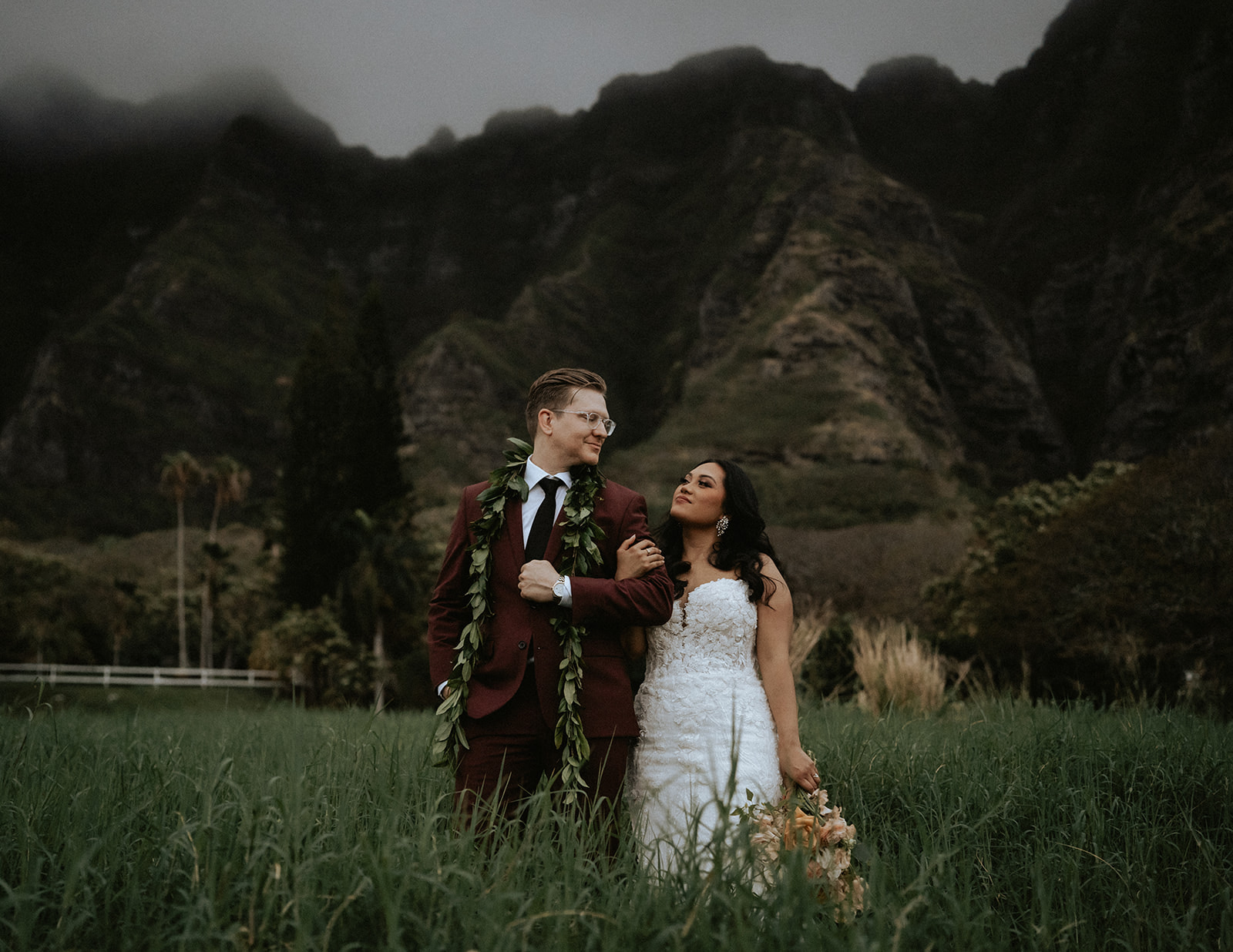 Bohemeian Modern Wedding at Kualoa Ranch, Hawaii Wedding Photographer
