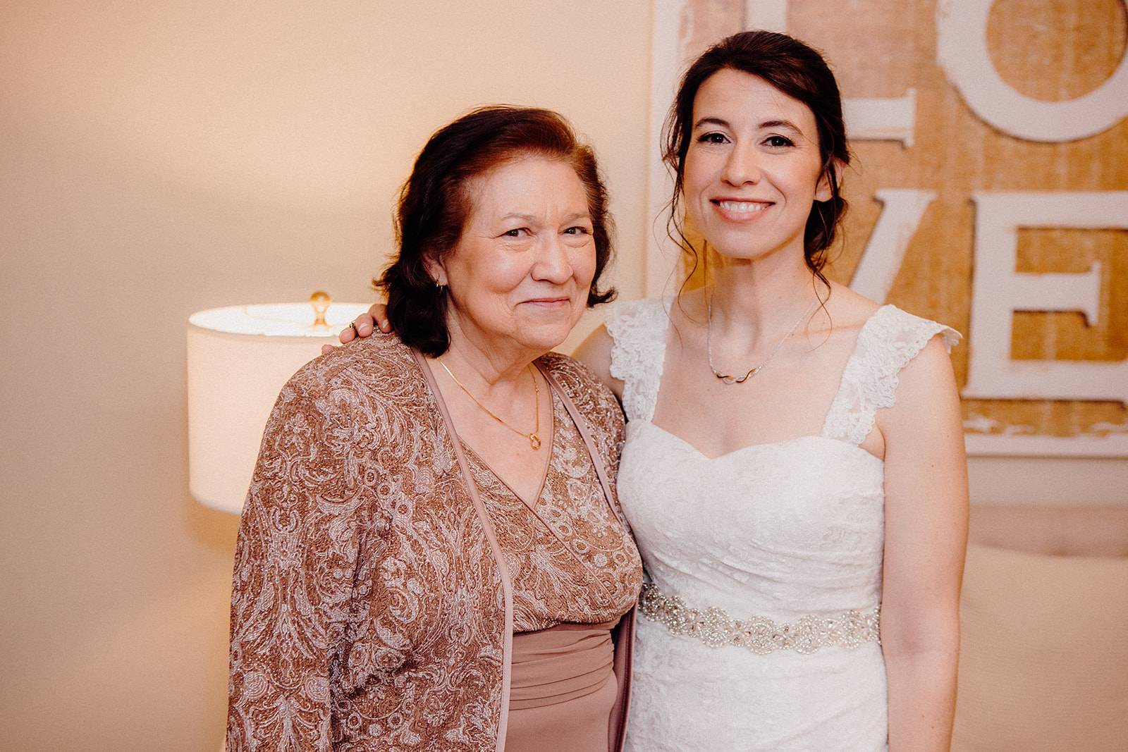 Bride with her mom in the woodwinds-
new haven wedding photographer