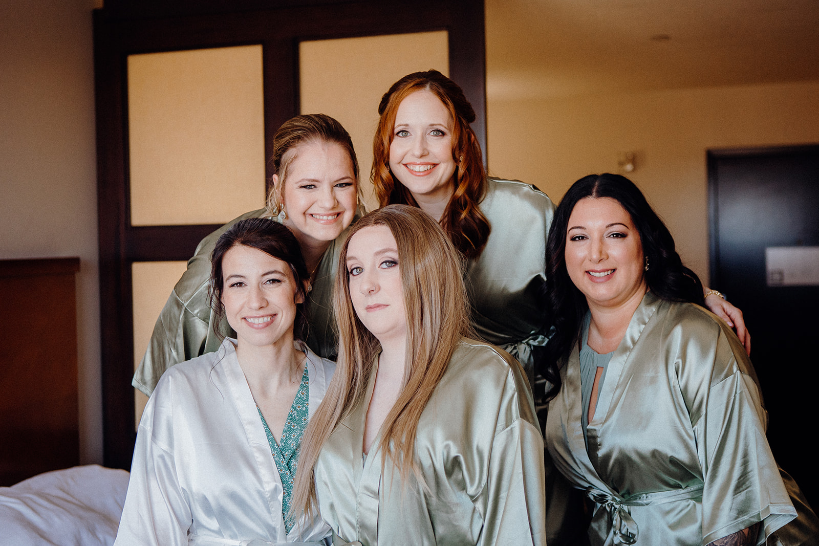 Bridesmaids getting ready
new haven wedding photographer