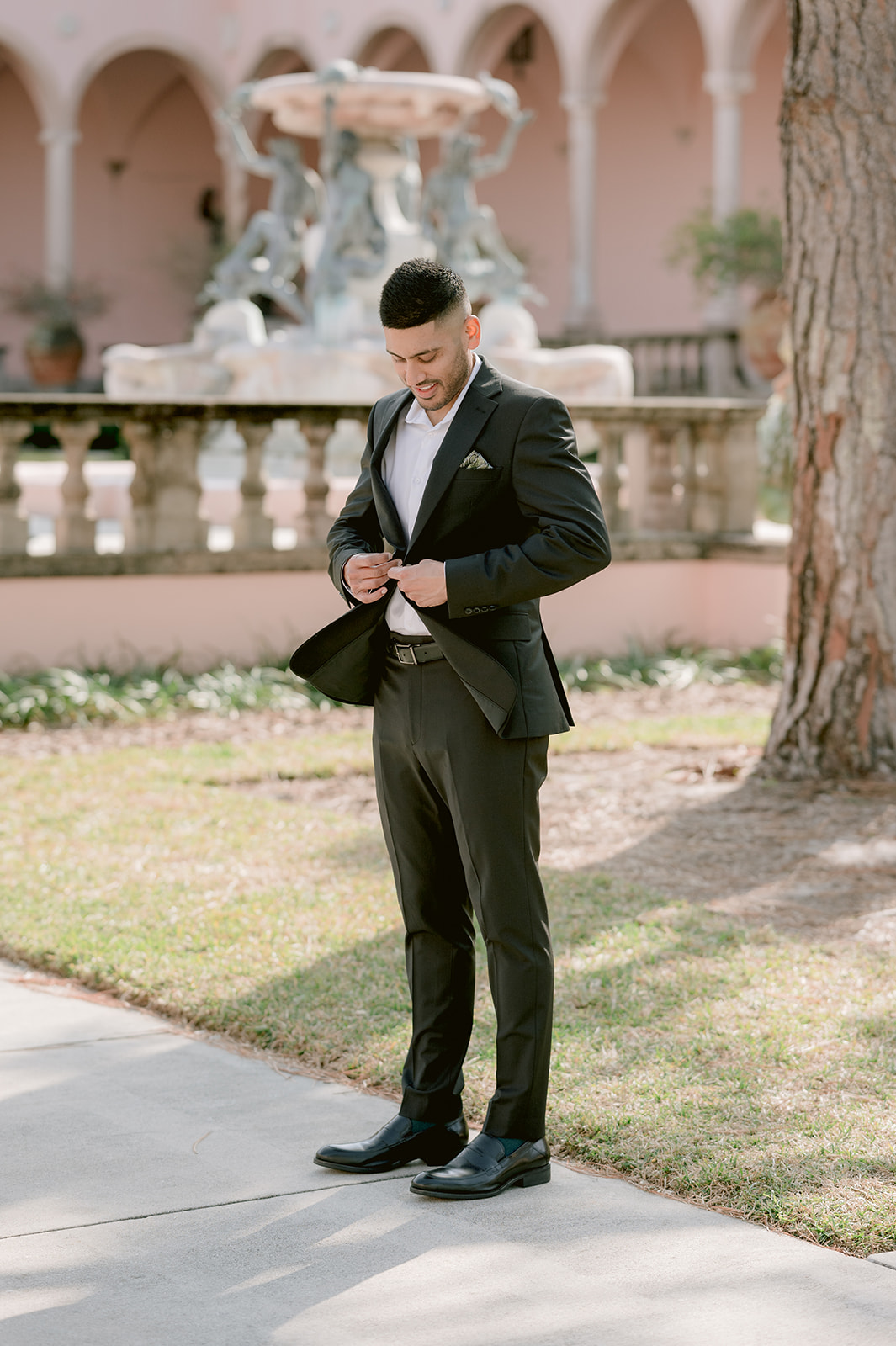 "Ringling Museum engagement session with the Ca' d'Zan as a beautiful and elegant backdrop"
