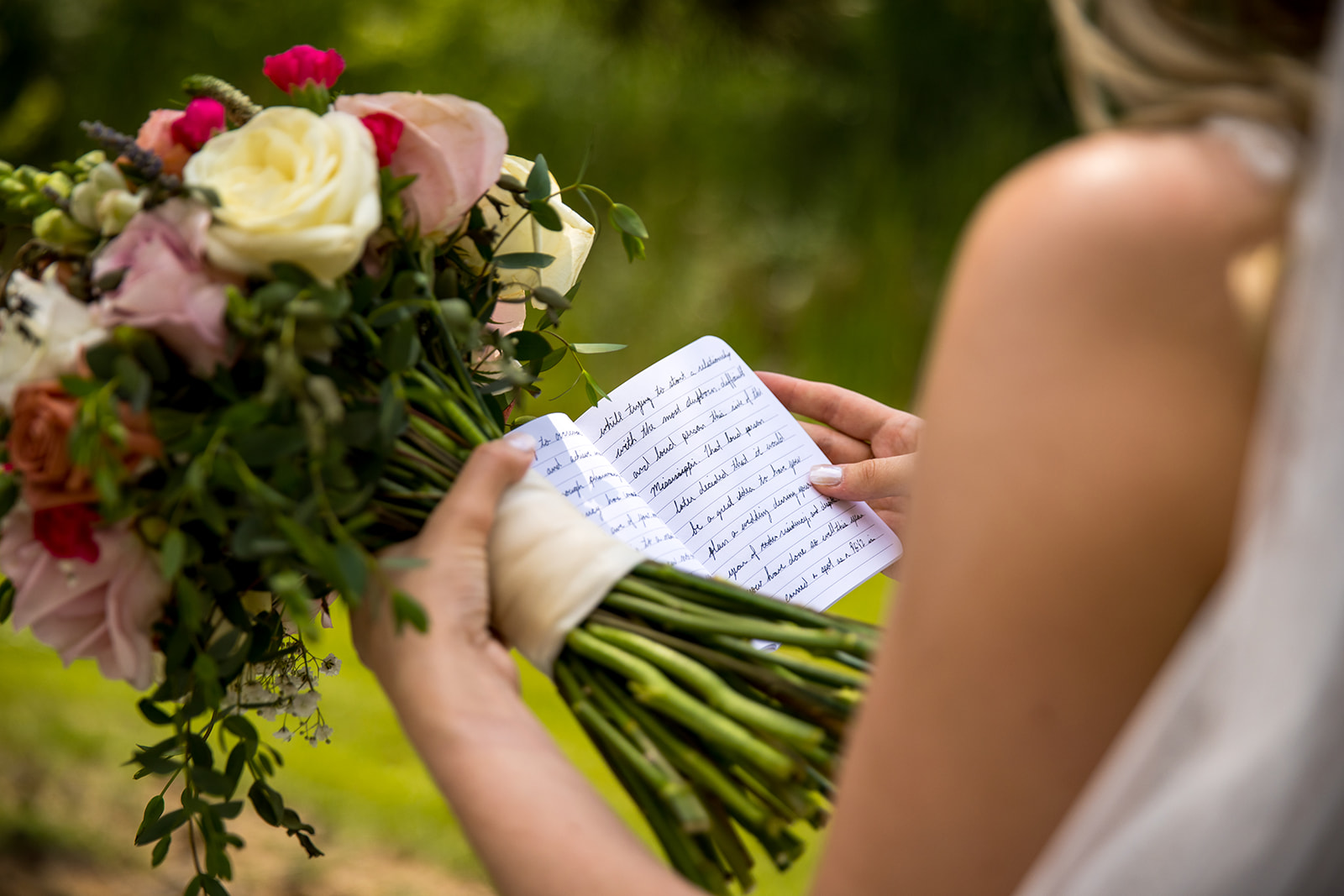 Bride reads her personal vows in summer Northern Kentucky wedding