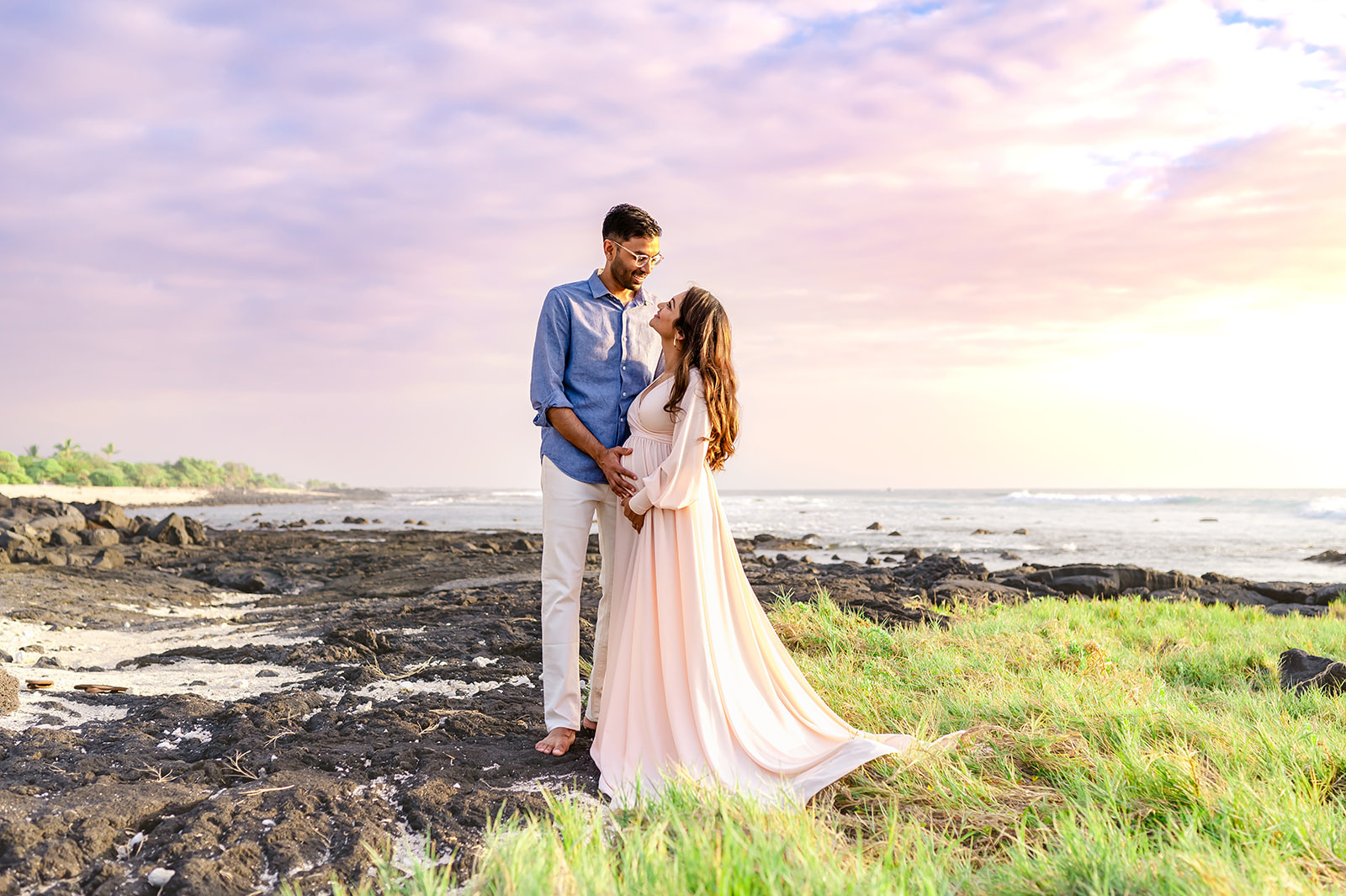 couples maternity photo at the beach in Kailua-Kona Hawaii