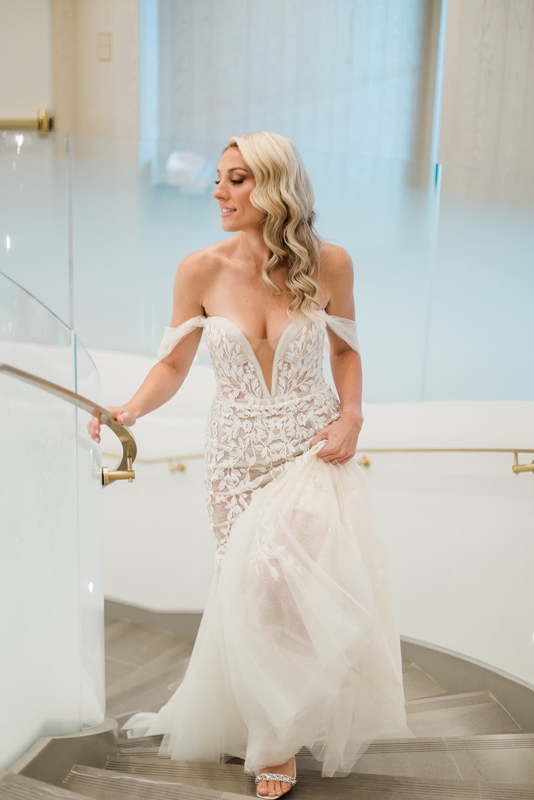 bride walking up stairs at pearle hotel wedding by jess collins photography