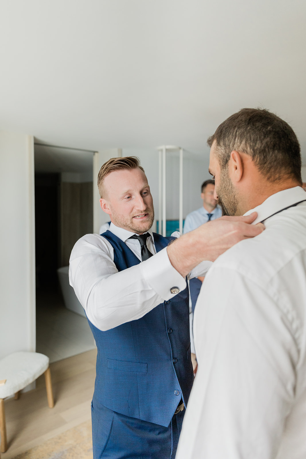 groom prep best man tie at farm to table wedding by jess collins photography