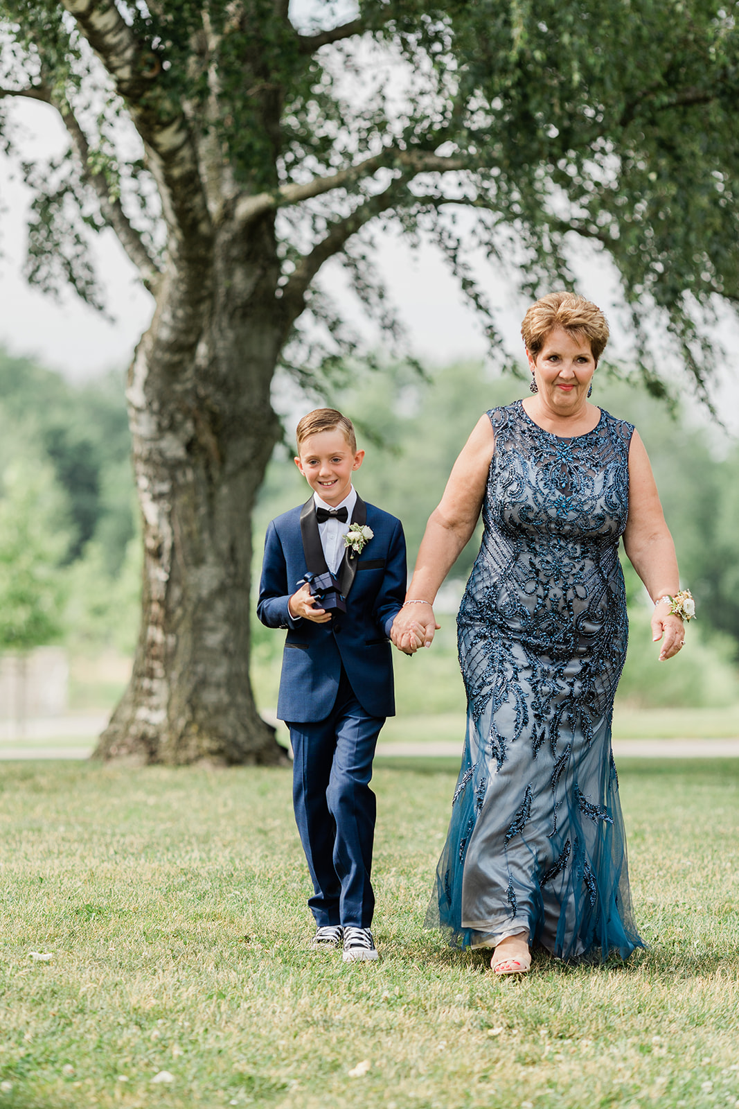 mom walking at farm to table wedding by jess collins photography