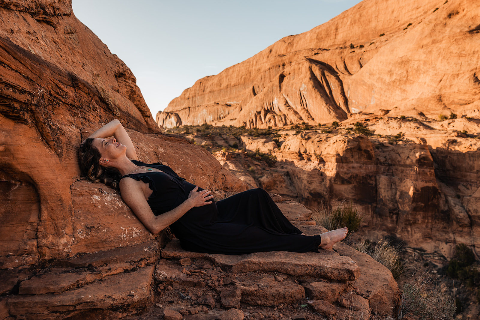 maternity photography with a dog in moab utah